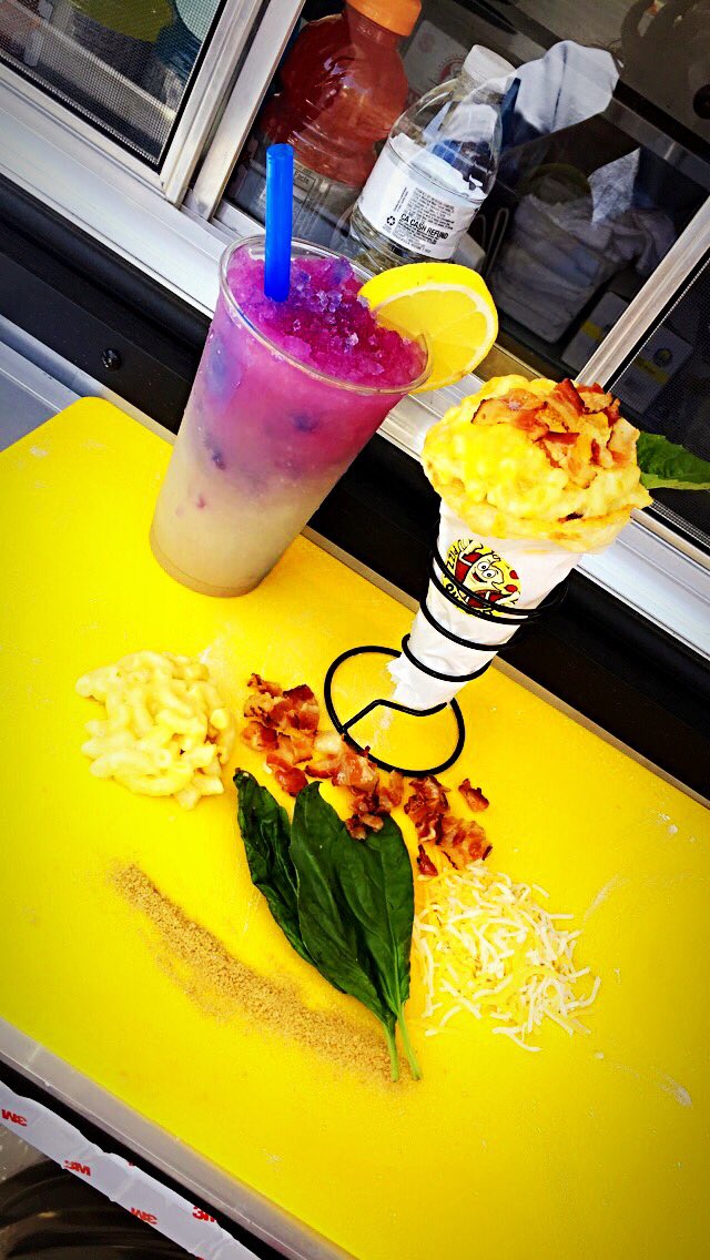 PizzaOnPoint1's tweet photo. Make Sure y’all stop by for our branded new Unicorn Lemonade!!! And are Mac Daddy cone🙌🏻🌈😊😋 #SundayFunDay#FoodTruck#Pizzacones#HangOverFood#Jesuslovers https://t.co/gSq7y1cpef