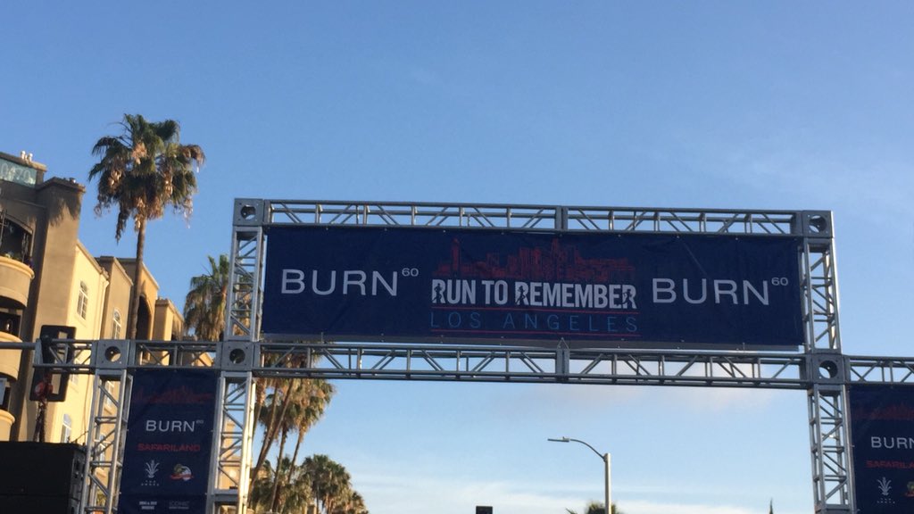 lasdcrodriguez's tweet photo. Ran the #Runtorember with my husband @LAPDHQ Sgt Tim Scott 4 all the fallen officers who Have selflessly died@in the line of duty .Great run for a great cause. #thinblueline #BlueLivesMatter https://t.co/dj7TItG0SZ