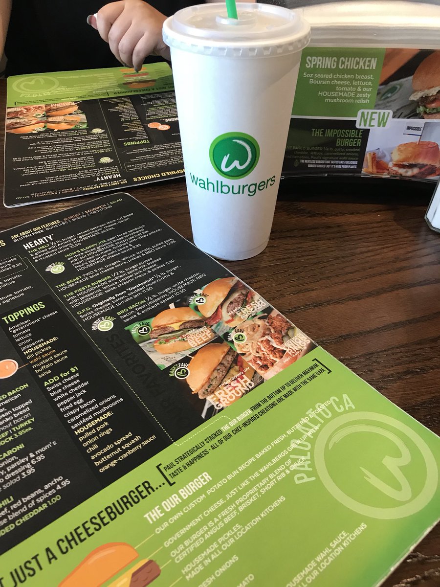 stephiejoy28's tweet photo. @markwahlberg @Wahlburgers https://t.co/Pf8wgpBNXc