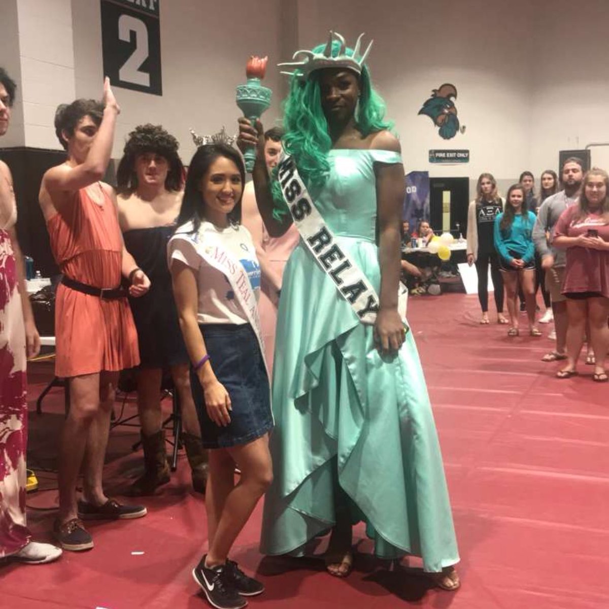 I loved getting to “crown” #MissRelay last night! Congratulations <a href="/coastalcab/">Coastal Activities Board🚕</a> as the winning organization! #ImNotTheOnlyCabQueen #MissAmericaServes #SC
#MissSCServes
#CMNHeroes #SCHeroes
#MissSC2018 #MissTealAndBronze2018 #CabsQueen #NationalPageantDay