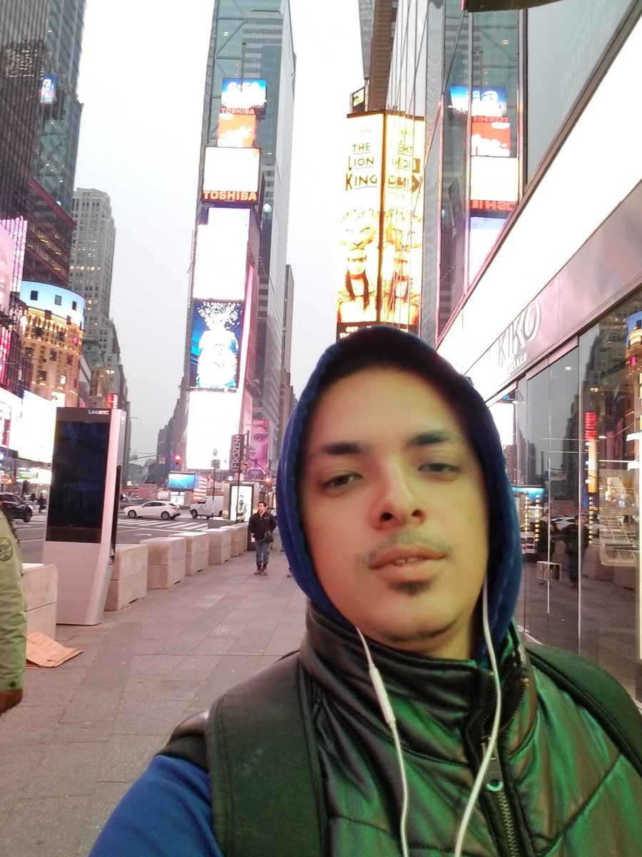 oussama_naami's tweet photo. times square https://t.co/2igD3QOpkC