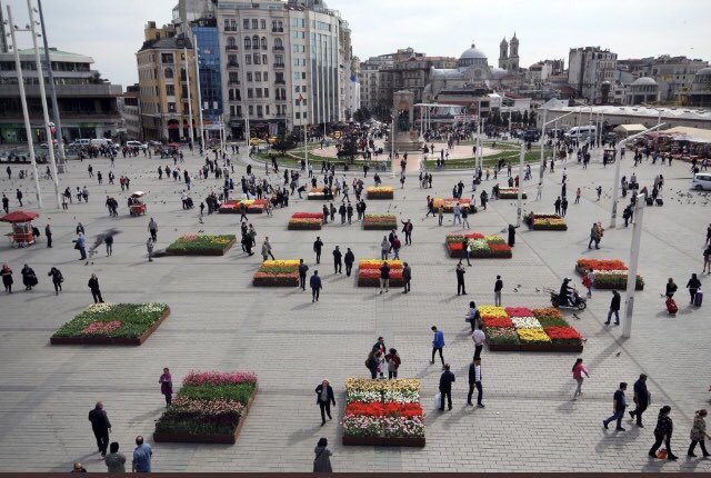 tokcem's tweet photo. Seneye yerel seçim yaparlarsa, bu iğrenç beton görüntüsünün mimarlarına yine oy verip, belediye başkanı seçecek nice kütleler var... https://t.co/CCiYFYePQ9