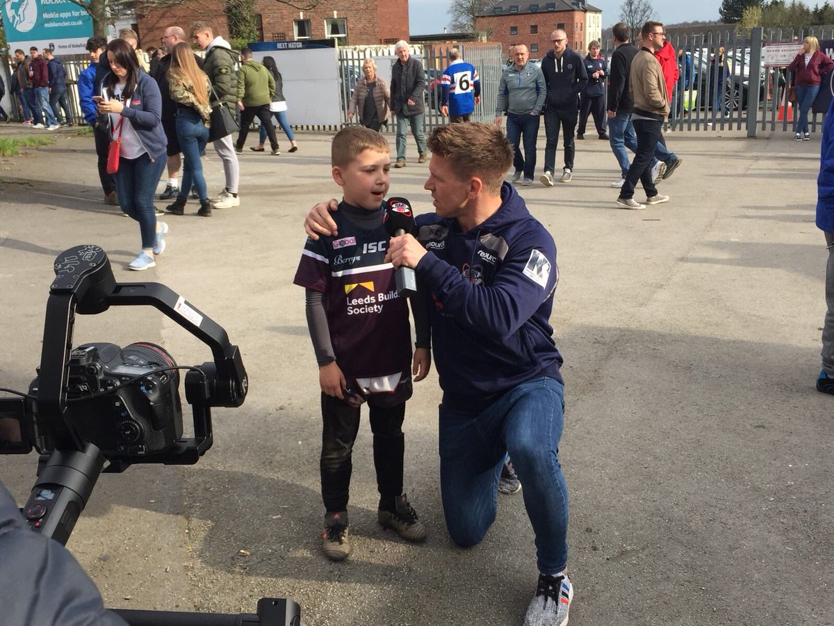 Waggataurus's tweet photo. I’m absolutely loving keeping involved in the game with @RugbyAM thanks for having me on the team guys 👍👏Also a massive thanks for the support from all the fans and coming up and having the banter with me 💪🤣 #waggasgameday #fans #rugbyleague @LDNutritionltd #fancam 🎥🎤😜 https://t.co/RGLxzwPZ0f