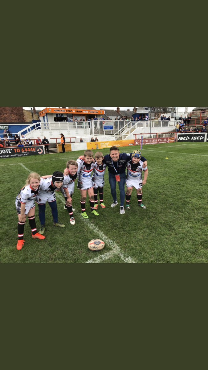 Waggataurus's tweet photo. I’m absolutely loving keeping involved in the game with @RugbyAM thanks for having me on the team guys 👍👏Also a massive thanks for the support from all the fans and coming up and having the banter with me 💪🤣 #waggasgameday #fans #rugbyleague @LDNutritionltd #fancam 🎥🎤😜 https://t.co/RGLxzwPZ0f
