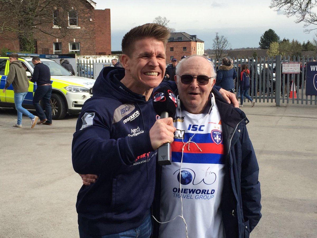 Waggataurus's tweet photo. I’m absolutely loving keeping involved in the game with @RugbyAM thanks for having me on the team guys 👍👏Also a massive thanks for the support from all the fans and coming up and having the banter with me 💪🤣 #waggasgameday #fans #rugbyleague @LDNutritionltd #fancam 🎥🎤😜 https://t.co/RGLxzwPZ0f