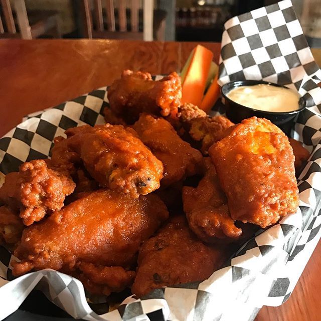 eatndrinklocal's tweet photo. Rainy days should be spent with the ones you love. It just so happens we love wings and beer. #rainydayspnw #eatedmonds #wings #eldlwinghunt2018 #eatlocaldrinklocalpnw #spicy #edmondsdowntown #allthebeers #barseats https://t.co/LuviKSfRf7 https://t.co/tM9crD0TTL