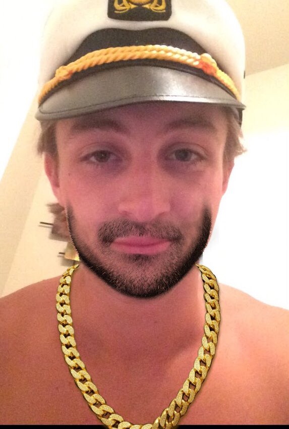 hammercfd37's tweet photo. Happy 20th big sailor. Cheers 🍺🍺🍻🍻 https://t.co/Qgkx5wPIjI
