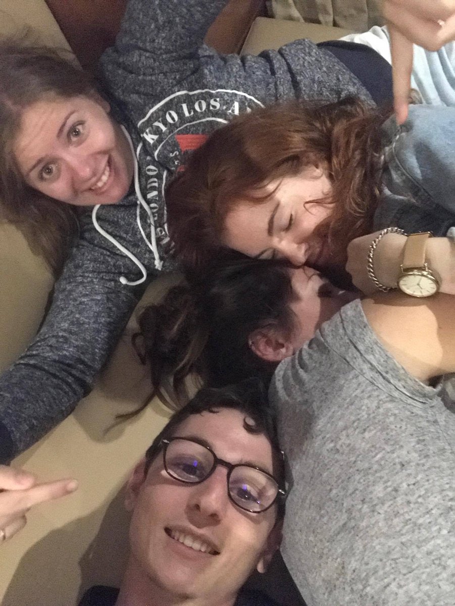 DLhyver's tweet photo. Ces personnes là ne sont pas de simples personnes, elles sont en Or, c'est plus que des amies, c'est une famille des parties de moi !!!! (#instantfragile)
Je kiff trop, merci encore 😘❤️ gros bisous étouffeur !!!! 💋
@Cartooune @blueastheday @targarholt https://t.co/XJzIVFFRB0