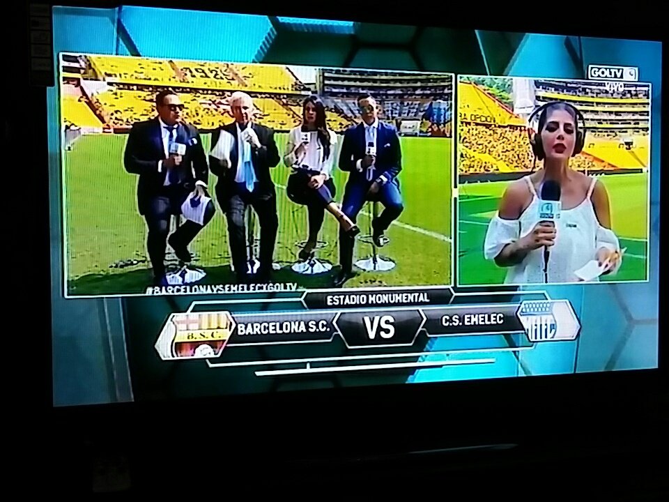 Ricardovs85's tweet photo. La previa con las bellas @gisellabuendia y @flormalfaro // @elbacandelgol @Meche_Chevez #Asocope y Rodolfo Piñeyro @GolTVLatam @flormalfaro @Arturo_M13 https://t.co/v189Y9cq4V
