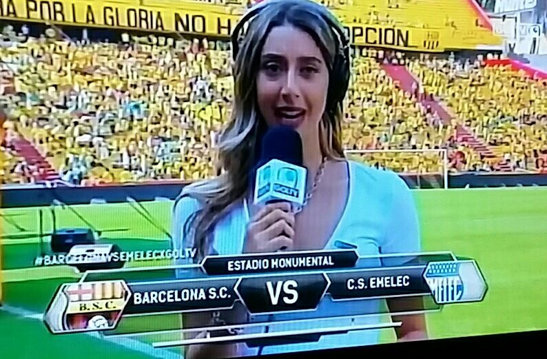 Ricardovs85's tweet photo. La previa con las bellas @gisellabuendia y @flormalfaro // @elbacandelgol @Meche_Chevez #Asocope y Rodolfo Piñeyro @GolTVLatam @flormalfaro @Arturo_M13 https://t.co/v189Y9cq4V