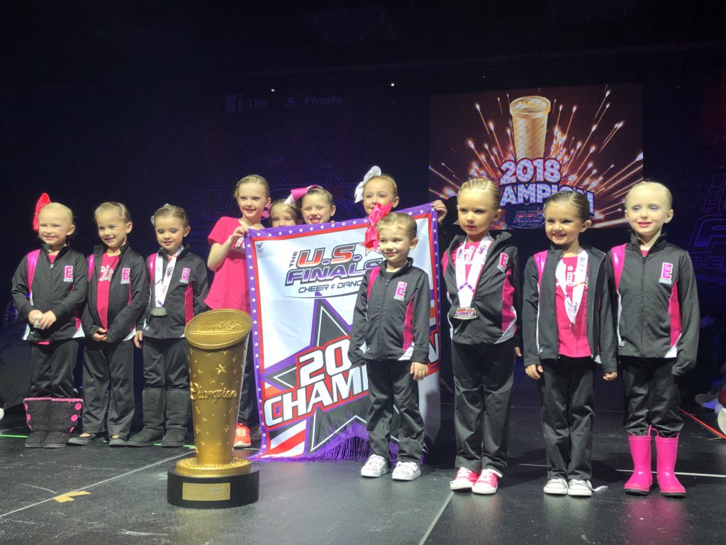 theusfinals's tweet image. Crowning #USFinals18 Champions in our dance divisions tonight! They’re taking home the #whitejacket &amp;amp; advancing to The Champions Challenge! ✨☺️👏🏻