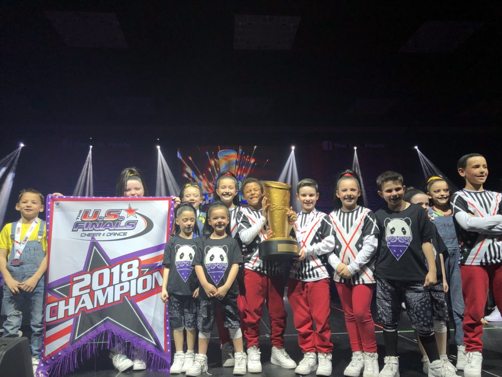 theusfinals's tweet image. Crowning #USFinals18 Champions in our dance divisions tonight! They’re taking home the #whitejacket &amp;amp; advancing to The Champions Challenge! ✨☺️👏🏻