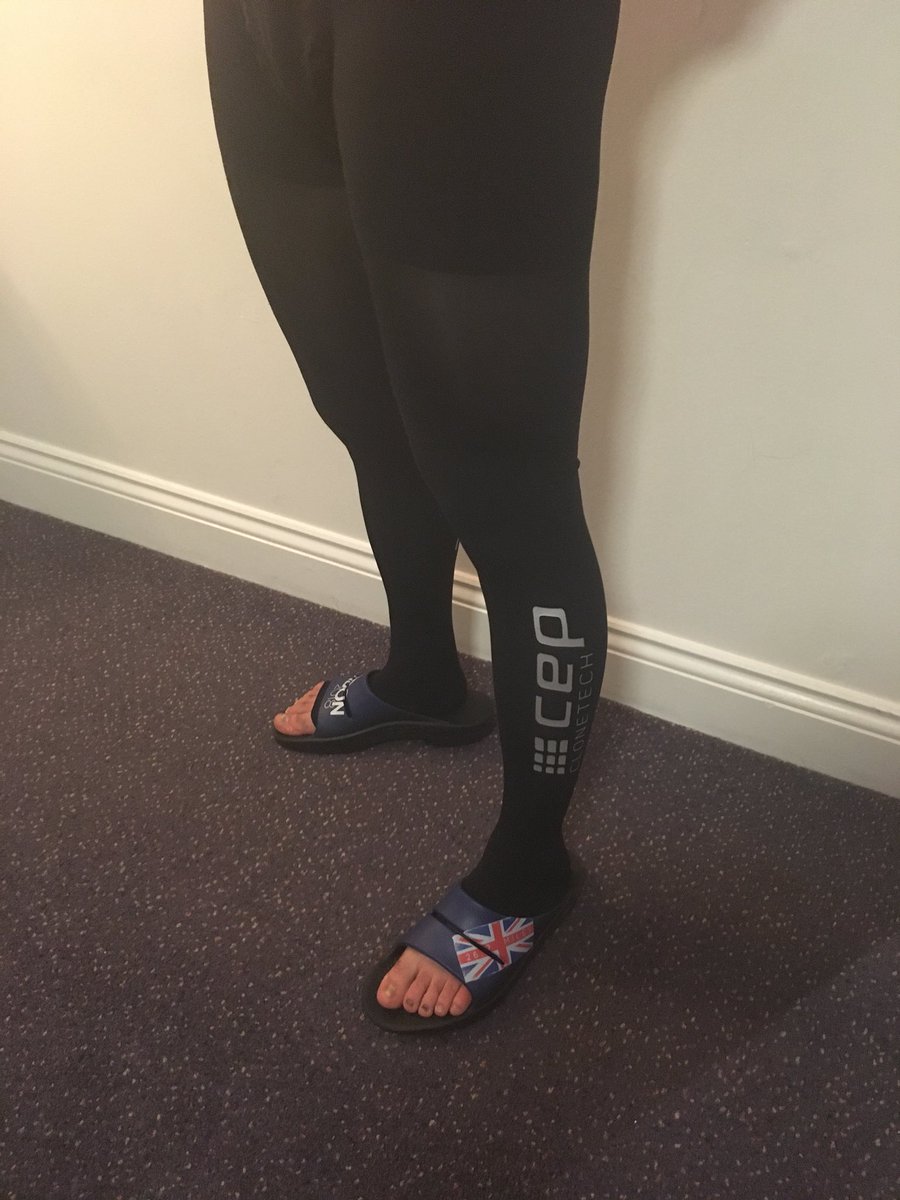 paul_addicott's tweet image. How do you recover after a marathon. I’m full of food, beer and wine, been walking around in my #oofos and now time for some #truecompression