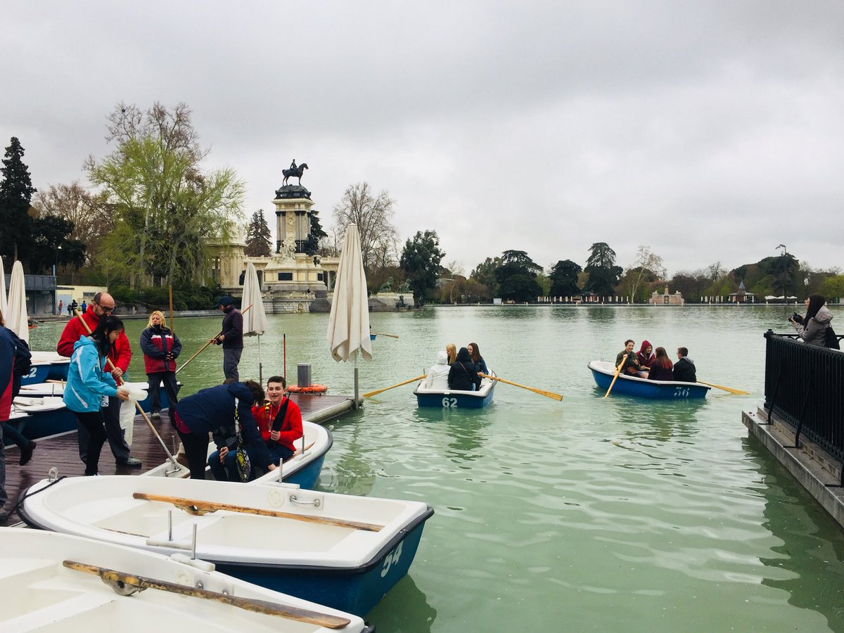 ehs_worldlang's tweet photo. Our last morning in #madrid #spain in #parquedeelretiro #dontrocktheboat https://t.co/KBetAFbPZd