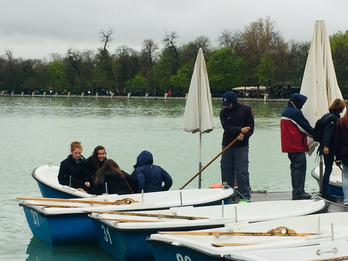 ehs_worldlang's tweet photo. Our last morning in #madrid #spain in #parquedeelretiro #dontrocktheboat https://t.co/KBetAFbPZd