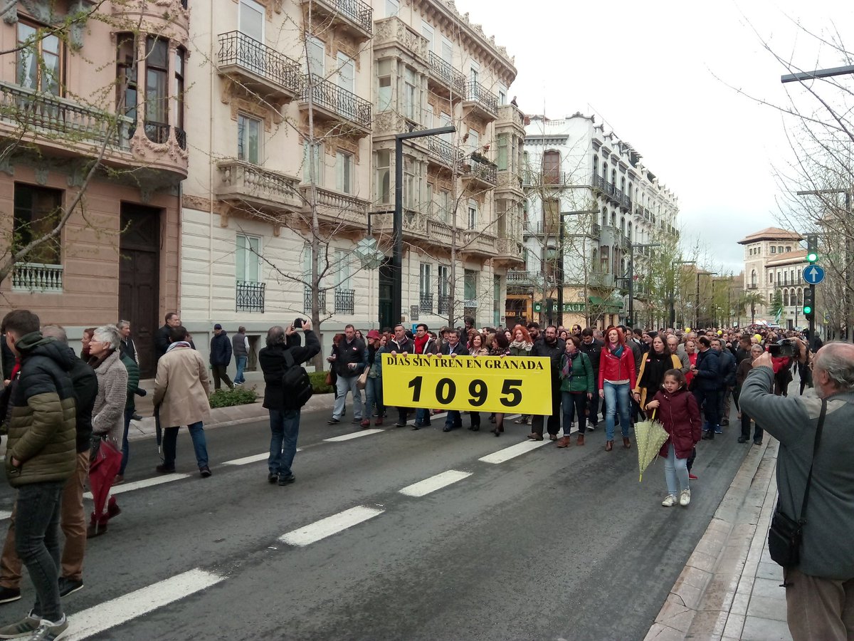 GranadaSinTren's tweet photo. No es una cifra redonda. Es una cifra sangrante. 1095 días sin tren #3añossintrengr https://t.co/30aQLMaT85