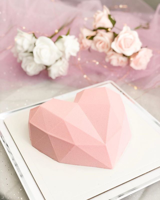cfooodie's tweet photo. LiFE’S most beautiful cake 💗
.
. 🍰 FES cake: peach & earlgrey
.
.
#7cake #bloomsinthemoment #heartcake #heart #l4l #dessertTO #torontoeats #dhtofood #tastetoronto #torontofood #huffposttaste #topfoodpost #foodlife #forkfeed #narcitytoronto #doitforth… https://t.co/cDsMPC6QgN https://t.co/wEHbAJPAmC