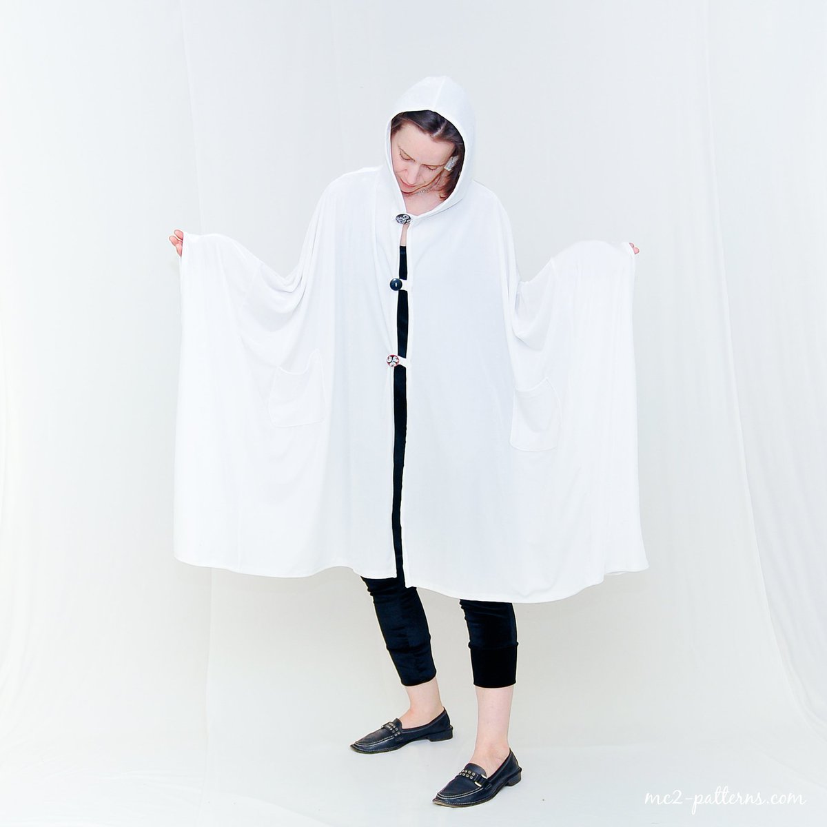 mc2patterns's tweet image. 🖤Our patterns with patch pockets🖤
✂️Short Poncho-Wrap with Hood - comfy and elegant.
🔍Reference:  mc2-7004
Level: easy
#iloveponcho #patchpockets
#quicksketch #mc2patterns #sewingpatterns #pdf_sewing_patterns  #shortponchowithhood #shortponcho #ponchowithhood #poncho