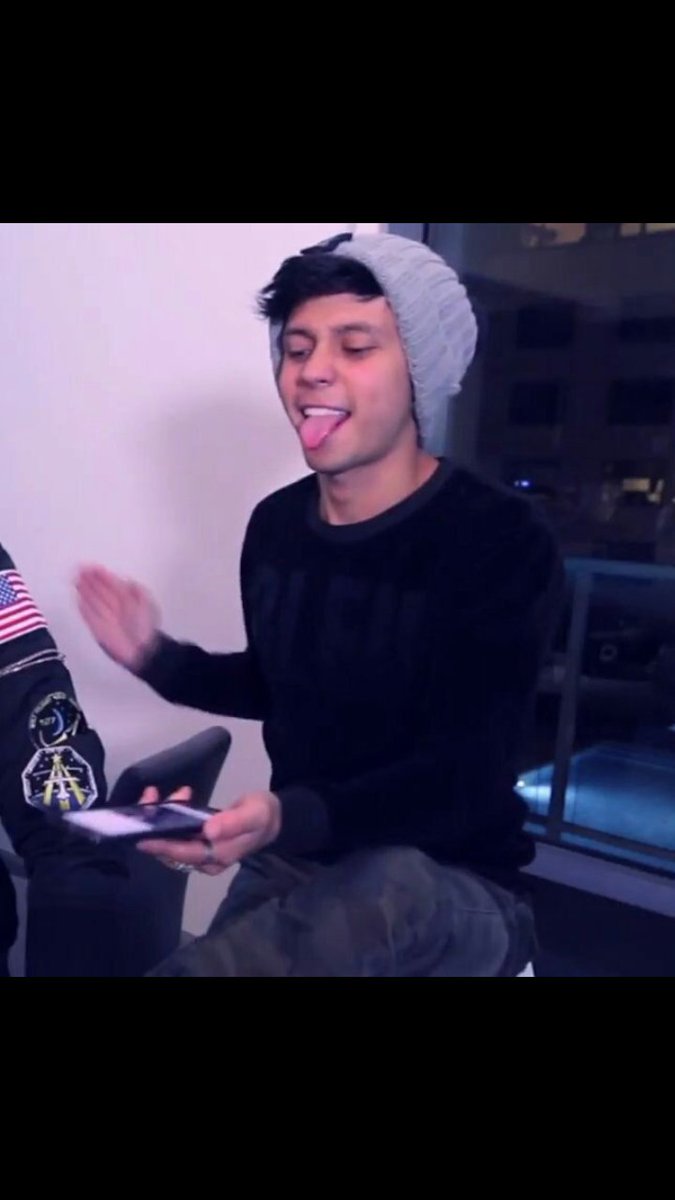 ruizdebility's tweet photo. @Soymarioruiz amo como te vez con esto jajajaja #ElOutfitDeMario https://t.co/Nzc6keUrX7