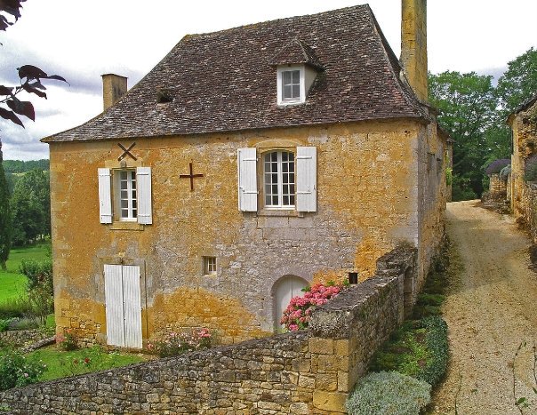 basil2855's tweet photo. The area of the commune of #Monsac, #Dordogne, has been occupied continuously since the Neolithic Era., and today maintains traditional houses dating from 1750-1900, such as this at the entry to the village. Photo by SC (June 2007) See https://t.co/54fsIYq2Bd …. https://t.co/k7c7hlUIzc