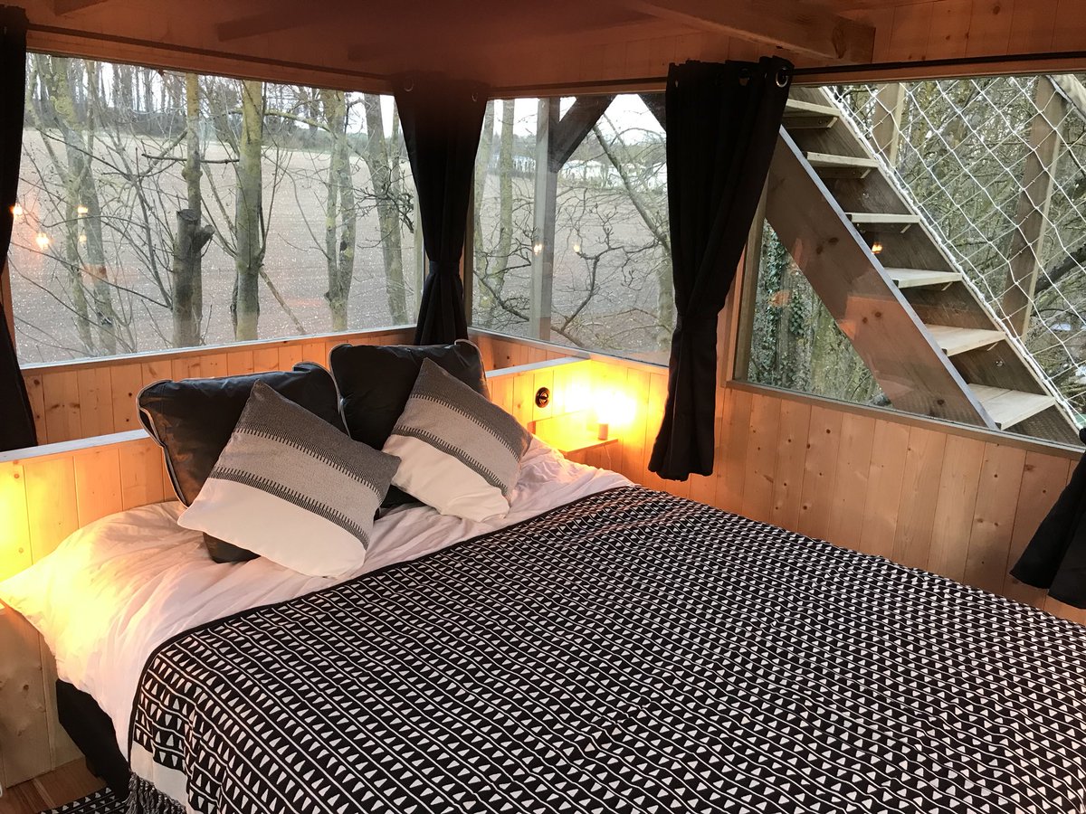 campingtilleuls's tweet photo. Une nouvelle cabane au Château des tilleuls : l'observatoire, avec sauna, spa et terrasse panoramique https://t.co/RFlXnpi86X