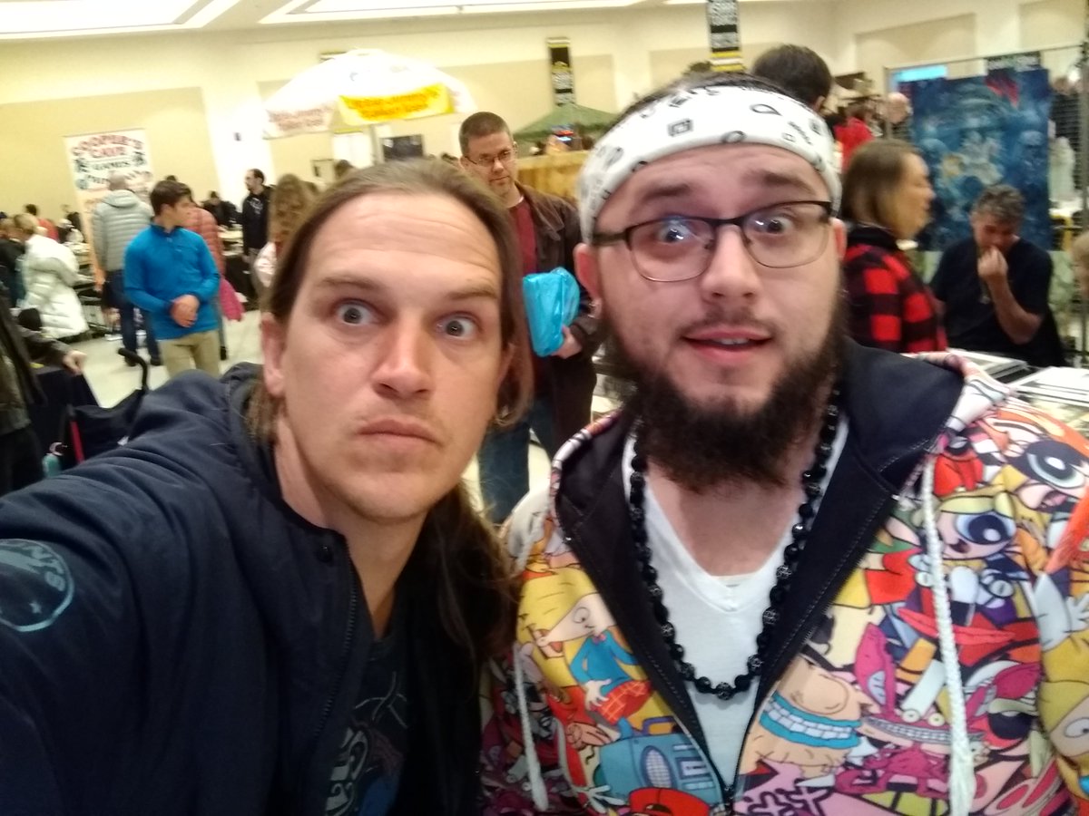 JRCrazy300's tweet photo. I was so happy to meet @JayMewes today on my birthday at Saratoga Comic Con today. #clerks #jayandsillentbob #jasonmewes https://t.co/WwizmMBQsF