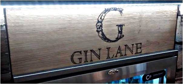 woodenyoulove's tweet photo. Loved making this counter #sign for @GinLaneUK in the @ThePieceHall #Halifax All hand burnt onto #solid oak with no stencils! #CraftBizParty #crafthour #BrumHour #crafthour #signidea #HandmadeHour #handmade #Gin #Shop #Retail #htmpl https://t.co/a70dtqGaJo