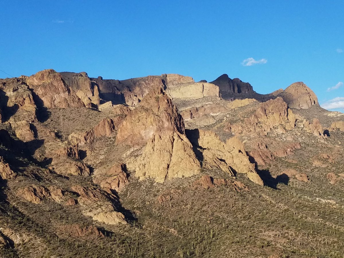nhbosoxfan's tweet photo. More vacation photos from last month. Hard to image what it must have been like for the pioneers trying to scratch out an existence from this hard scrabble landscape. #ArizonaInTheSpring https://t.co/ZJ46pSE6Th