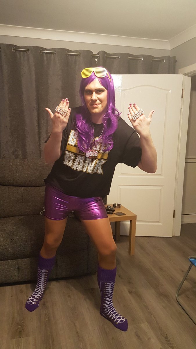 Johnny___P's tweet photo. @SashaBanksWWE Is my friend a #legitboss #wrestlemania #wm34 @WWE https://t.co/HUFykhJwjb