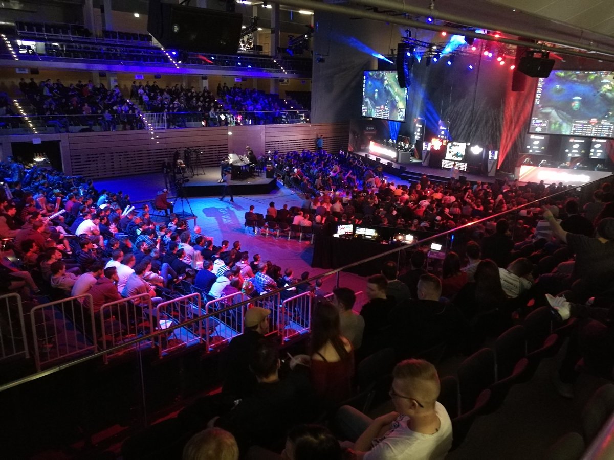 DMRichy's tweet photo. Am Wochenende zur Abwechslung mal wieder als Besucher auf der #ESLMeisterschaft mit @Jay_H_N @MElNCTUTW und @BastiZoz https://t.co/5Hr6qzFfzO