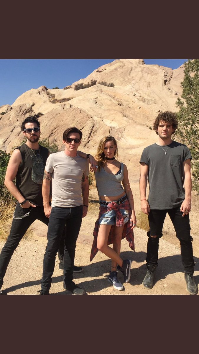 DrakeBell's tweet photo. Starfoxy! @austinswift7 Katie Cassidy @jerrytrainor!! https://t.co/wQ8GP5QieB