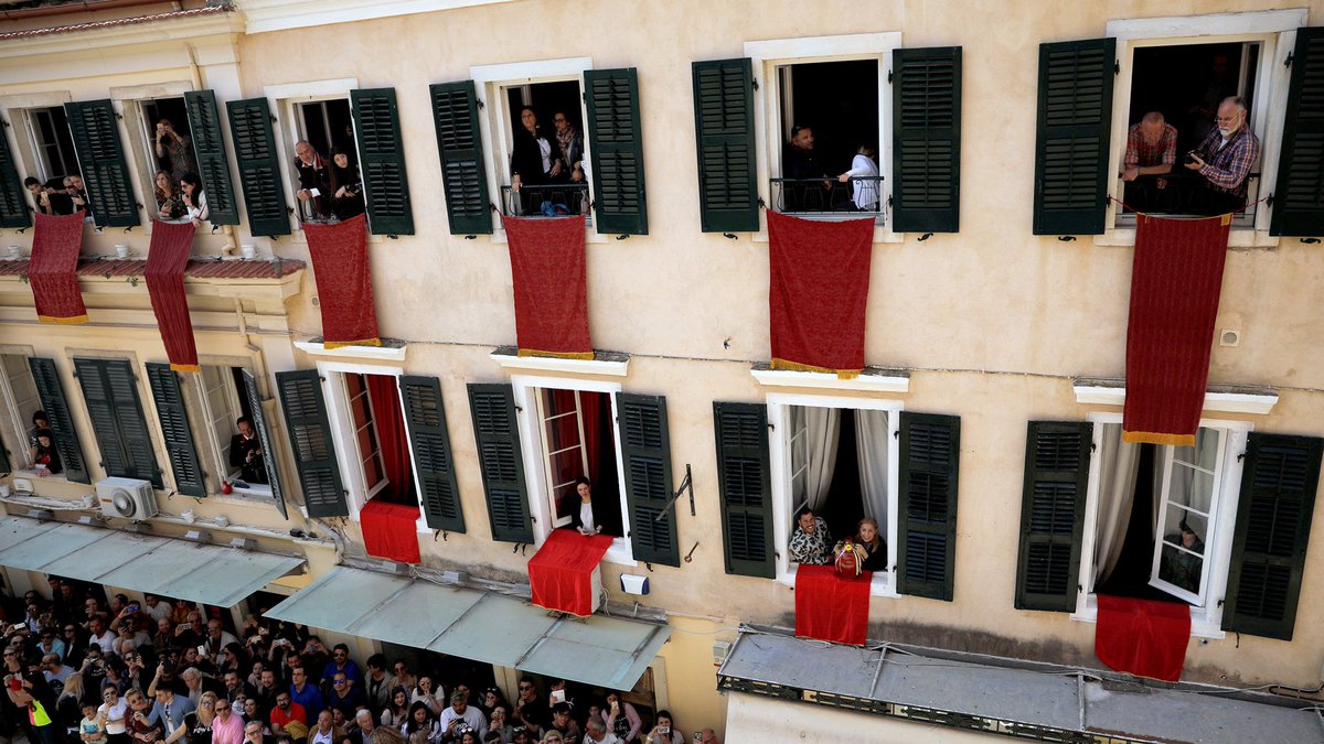 TheWorld's tweet image. Islanders said they believe the custom helps ward off bad spirits, and spectators take pieces of the smashed pots home as good luck charms. s.pri.org/4vYJ9Xn