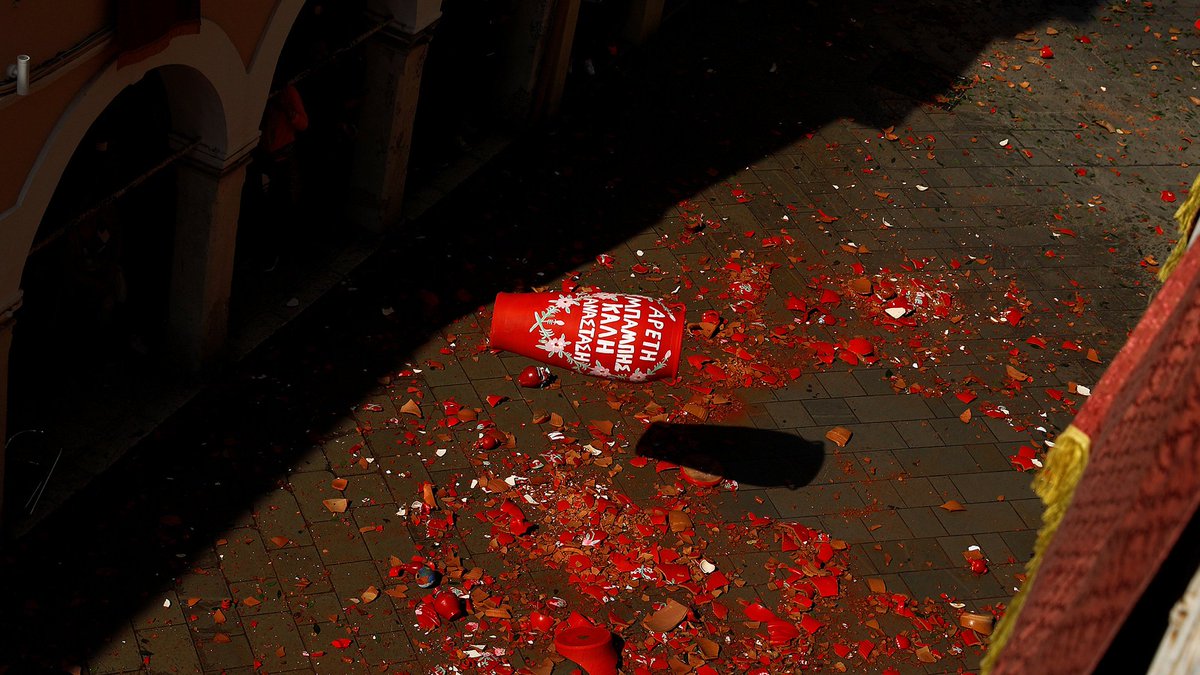 TheWorld's tweet image. Islanders said they believe the custom helps ward off bad spirits, and spectators take pieces of the smashed pots home as good luck charms. s.pri.org/4vYJ9Xn