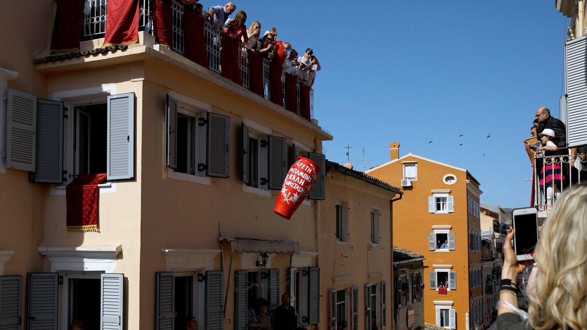 TheWorld's tweet image. Islanders said they believe the custom helps ward off bad spirits, and spectators take pieces of the smashed pots home as good luck charms. s.pri.org/4vYJ9Xn