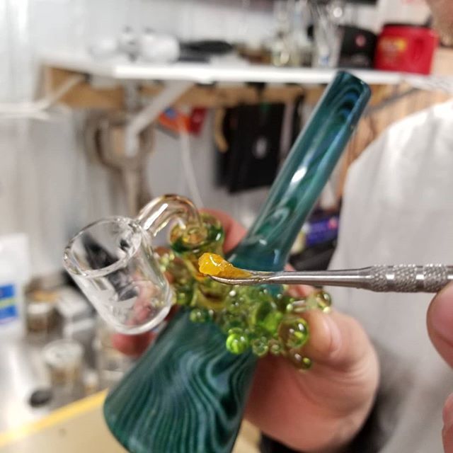ElevatedRental's tweet photo. Dope dabs and a dope rig, now that's winning for the Sunday Funday! °
°
°
#Elevated #ElevatedRental #Dailydabs #DailyDank #RentARig #Ganja #RentABong  #RentAVape #Lifted #OneLove #ElevatedLifestyle #DailyDabs #ConsumptionEvents #CODabs #ColoradoSocialUse… https://t.co/zxgflD8MNu https://t.co/h8tfDz1BNV