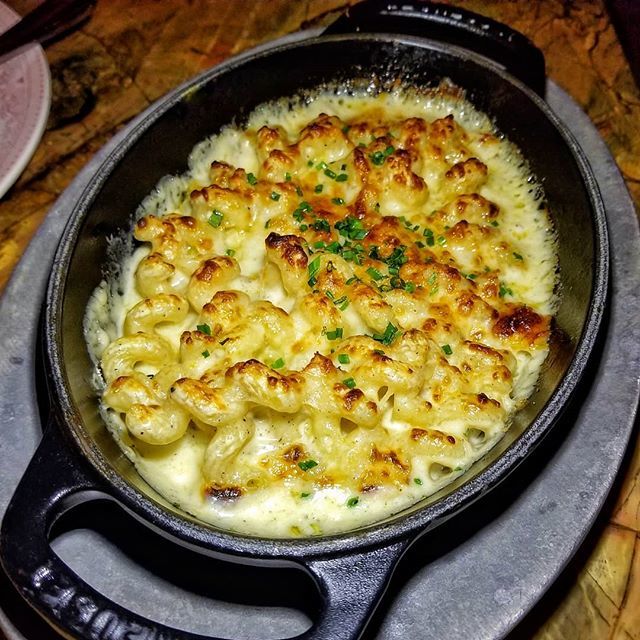desiredtastes's tweet image. The #Truffle Mac &amp;amp; Cheese with White #Cheddar at @bavettessteakhouse 🧀😋
--
#WhiteCheddar #Cheese #Macaroni #MacAndCheese #Cheesy #Food #Foodie #Travel #Instafood #FoodPorn #Foodgasm #Foodstagram #BavettesSteakhouse #Steakhouse #MonteCarlo #LasVegas #… ift.tt/2uV9mpo
