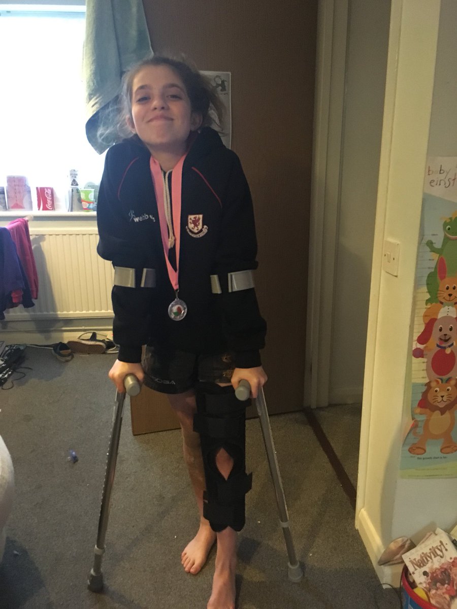 Sunshinesamoir's tweet photo. So whilst Squeeves went to hospital to sort her knee , mini Sanders collected her medal on her behalf from @nolli15 awesome day of rugby until the damaged ligaments π#mbrfc #mbrfcpink #pinkfestival #under15s #rugbygirlsrule πΉ https://t.co/PLsFCU9kFI