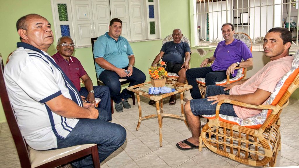 AndreMouraSE's tweet photo. Em visita ao município de General Maynard neste domingo (08), estive reunido com o ex-prefeito Miraldo em sua residência. Lá conversamos sobre diversos assuntos, entre eles segurança pública e investimentos para  Sergipe. 
#SergipeMaisForte 
#GeneralMaynard https://t.co/mBgisRQq6K