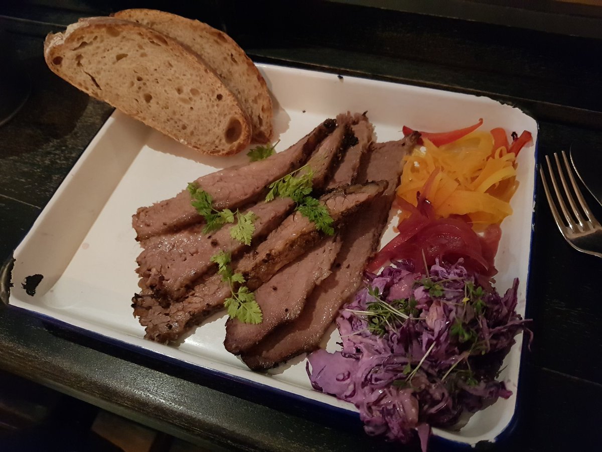 alancrompton's tweet photo. Great evening tonight at  @BrickmakersWien to kick start a week of awesome food, beer, wine (and conferencing #EGU18) in #Vienna. Super tasty brisket, awesome beer list, great staff, cracking bar. 😁🍻 https://t.co/PhpEMPZilZ