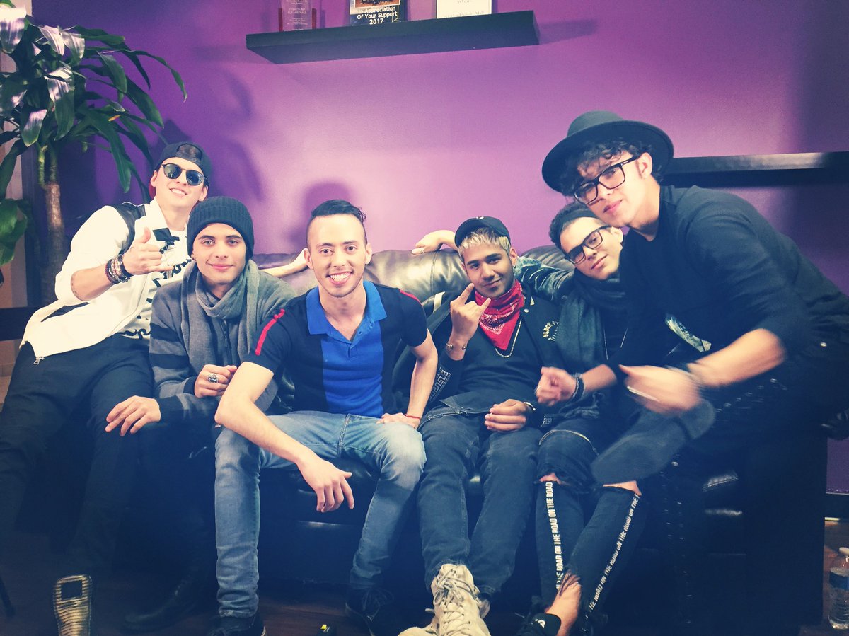 Cantantes, modelos.. pero que tal actuando improv? <a href="/CNCOmusic/">CNCO</a> . Este viernes en CUÉNTAME MAS por <a href="/UniMas/">UniMás</a> 5pm/4C 
(subscribe to my youtube channel)