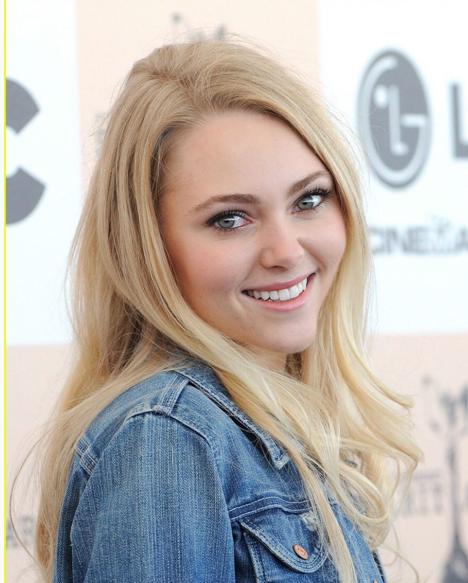 msjenniferdean's tweet photo. Meet Emily from I'VE BEEN LOOKING FOR YOU.
DOB: April 11, 1997
Hobbies: Violin
Born in: Portland, Maine
Want to know more? https://t.co/WXX2spJm6I
#bisexualcharacters #bookcharacters #newcharacters #newreads #love #ya #meetthecharacters #books #bookcasting #annasophiarobb https://t.co/ZN0wnSWxeb