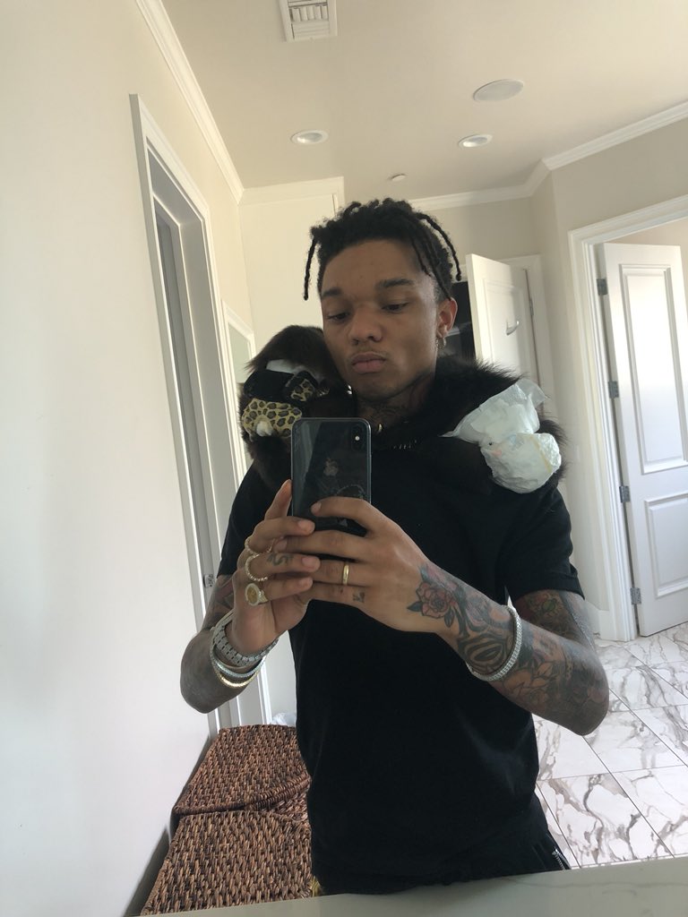 SwaeLee's tweet photo. Monkey sitting 🐒🙉🐵 https://t.co/rrSivH9gQY