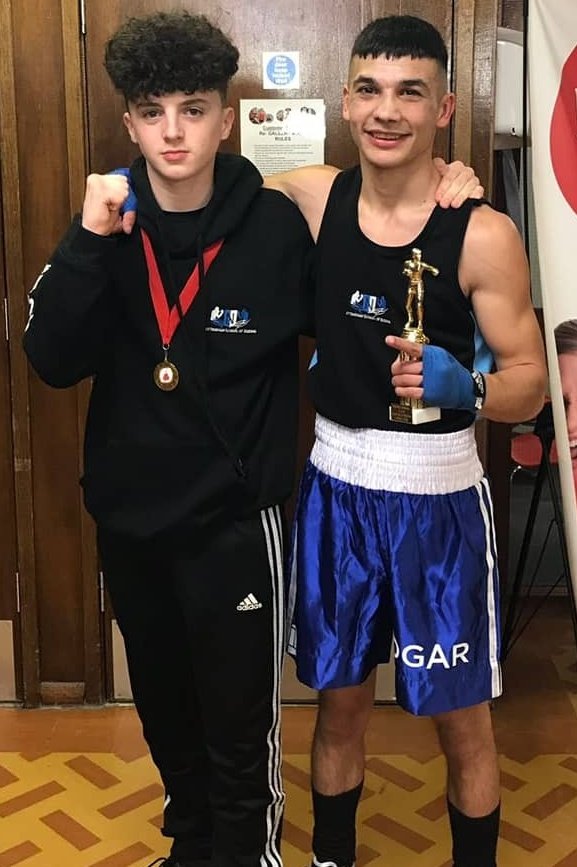 MarcellusBaz's tweet photo. Great wins for our boys representing NSB in Mansfield this evening.
Really proud as their hard work pays off, champions in and out of the ring.
#SwitchUp #NottinghamSchoolOfBoxing #PostiveMoves https://t.co/A13zOrNZVU