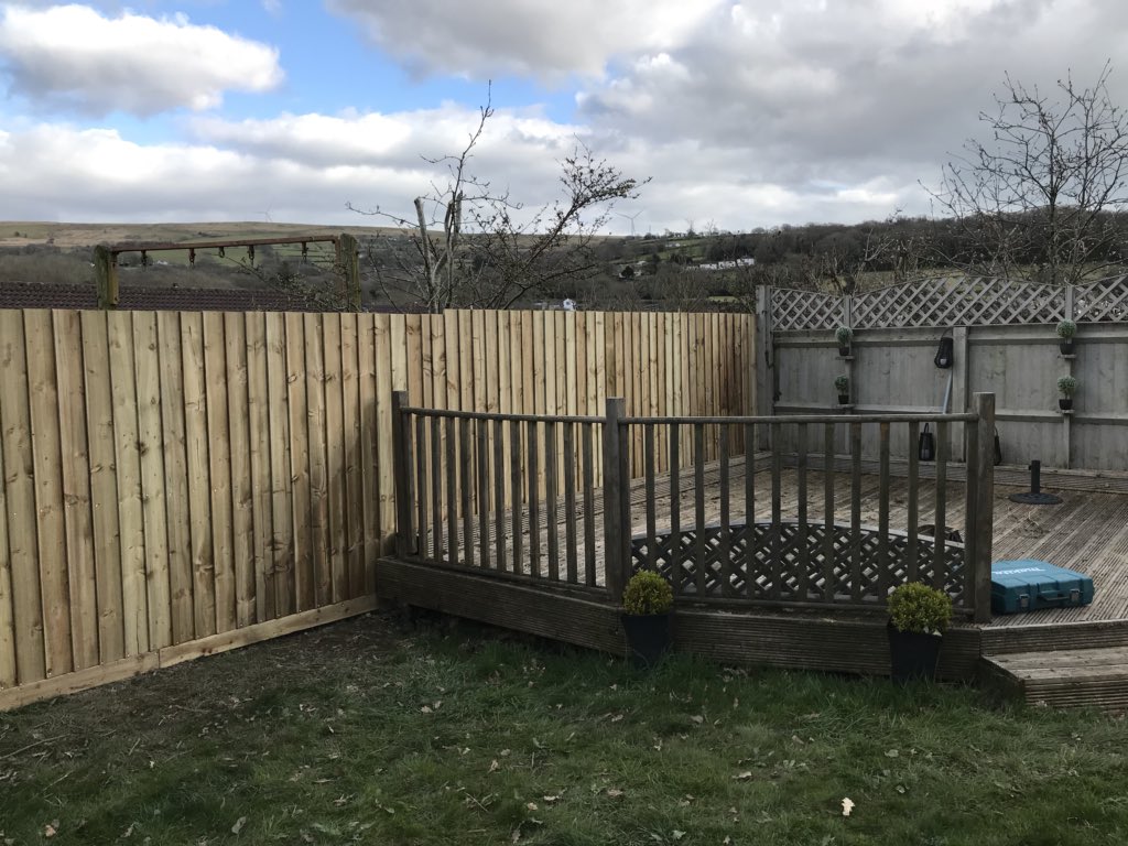 thecrane300's tweet photo. Fence up in betws https://t.co/vTXVTidLZc