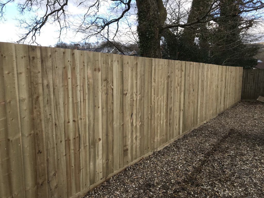 thecrane300's tweet photo. Fence up in betws https://t.co/vTXVTidLZc