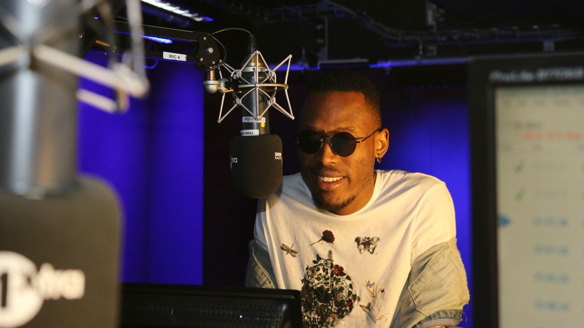 1Xtra's tweet photo. 🇳🇬@mr_2kay is live in the studio talking about his sophmore album #Elevated 🆙❗️

🔊https://t.co/XpHgZCFGLc https://t.co/7hVWamCKkb