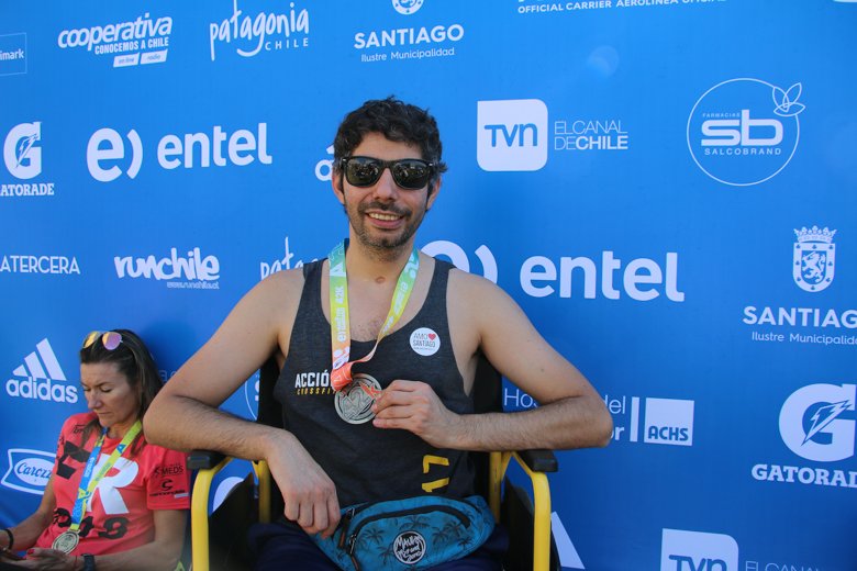 Amo_Santiago's tweet image. Bitácora @entel @maratonsantiago: Y entre la marea azul, nuestros ocho favoritos. Estuvimos en esta adrenalínica mañana en donde la felicidad fue sinónimo de endorfinas en masa 🏃‍♀️🏃‍♂️😍🏅🎖️bit.ly/2v41JgL