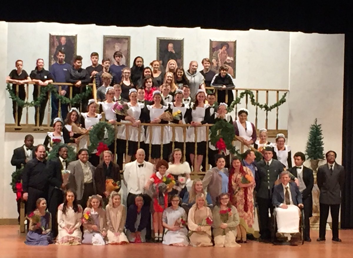 Kkristy2's tweet photo. @SdhsSingers  you guys are awesome!! I’m ALWAYS impressed with your talent!  Annie was amazing!  ❤️💙 https://t.co/dE4TjjaZtk
