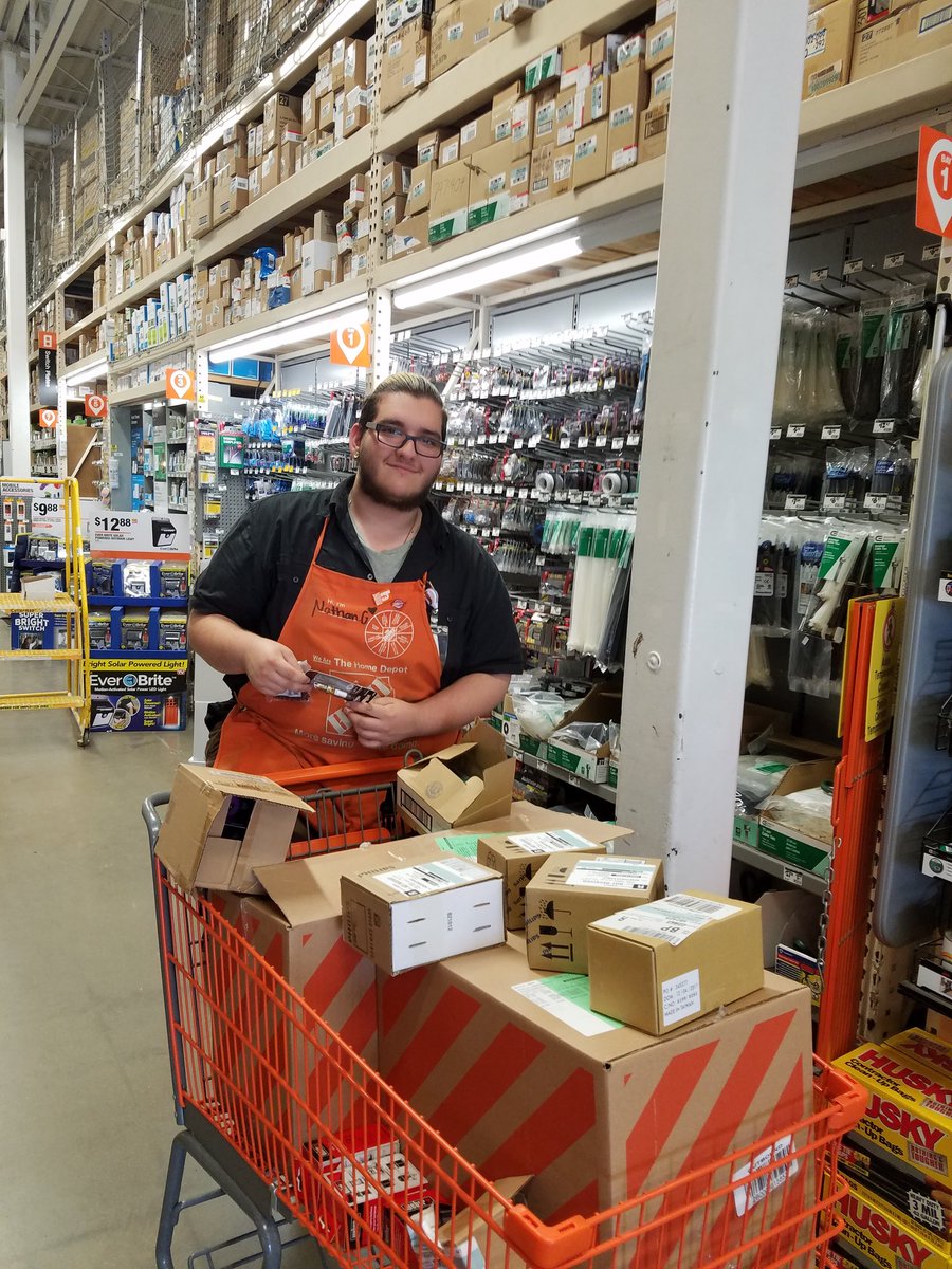 dduwood's tweet photo. Cashier Nathan staying productive getting #sos #SkillmanStrong @BryanKaeser https://t.co/LYG6K9Wrvs