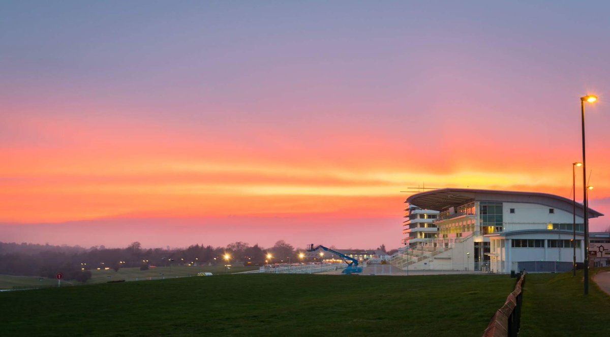 Red Sky at night over Epsom Downs 
Shot on Nikon D3300  @epsomdownsracecourse @visitsurrey @surreylifemagazine @igerssurrey #epsom #epsomdownsracecourse #sunset #spring #surrey #nikond3300 #iphonephotography #clouds #epsomdowns #redsky #redskyatnight #redskyatnightshepardsdelight
